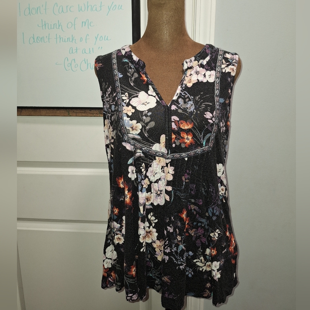 White and Orange Floral Pleated Sleeveless Blouse with Mandarin Collar